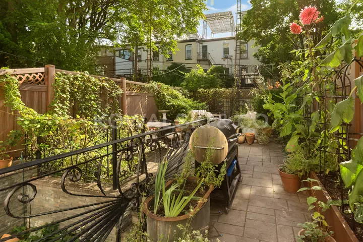 Private garden, from the bedroom's garden door