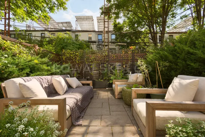 Private garden, seating area at the back