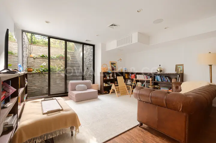 Recreation room, floor-to-ceiling sliding glass doors to the garden